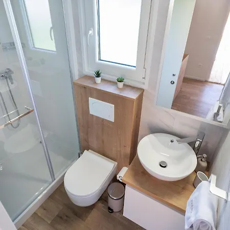 2 Bedroom Gorgeous Stacaravan In * Banjole