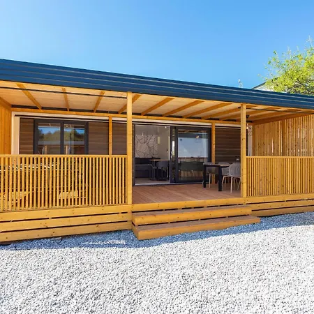 2 Bedroom Gorgeous Stacaravan In *