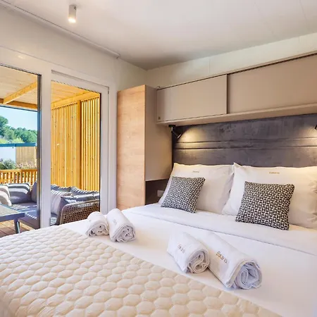 2 Bedroom Gorgeous Stacaravan In * Banjole