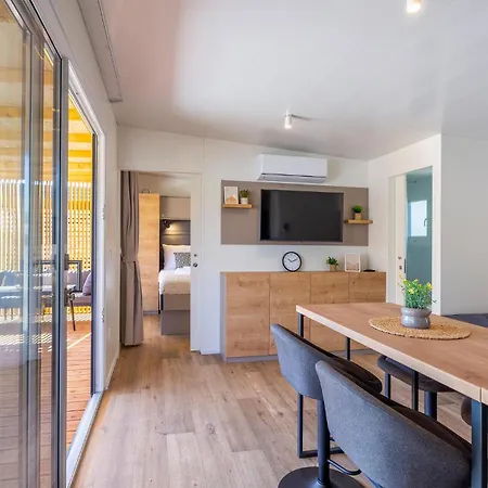 2 Bedroom Gorgeous Stacaravan In * Banjole