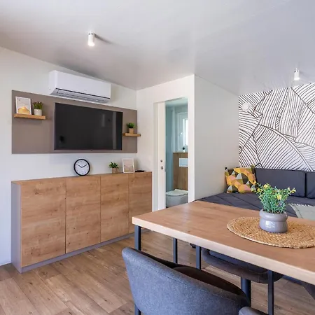 2 Bedroom Gorgeous Stacaravan In バニョレ